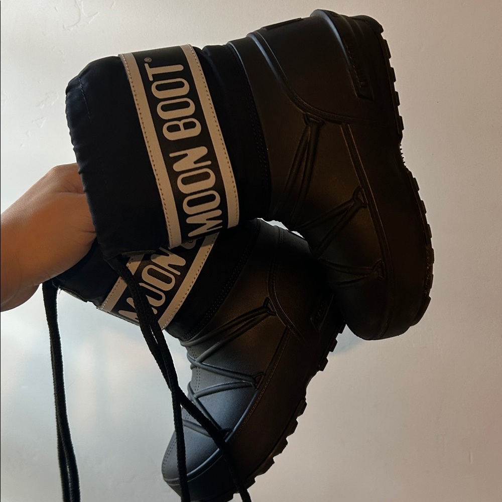 MOON BOOTS
